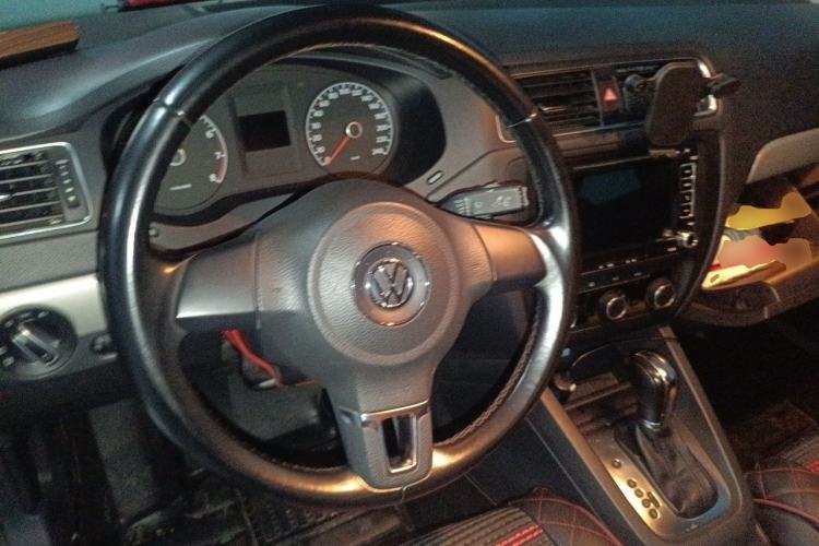 Used Volkswagen Sagitar 2014 1.6L Automatic Comfort Model Steering Wheel