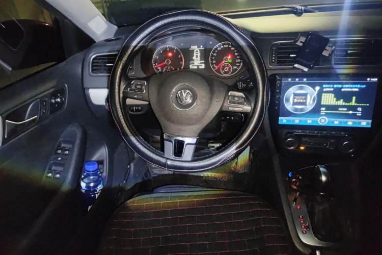 Used Volkswagen Sagitar 2014 Revised Version 1.4TSI Automatic Luxury Edition Steering Wheel