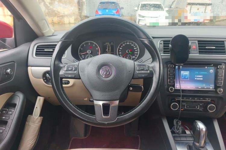 Used Volkswagen Sagitar 2014 Revised Version 1.4TSI Automatic Luxury Edition Steering Wheel