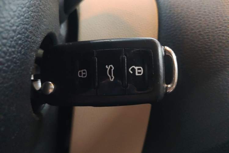 Used Volkswagen Sagitar 2014 Revised Version 1.6L Automatic Comfort Edition Vehicle Key