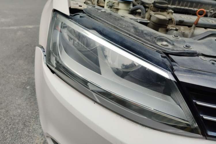 Used Volkswagen Sagitar 2014 1.6L Automatic Comfort Model Right Front Headlight