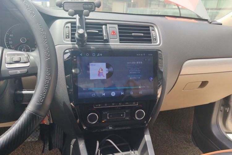 Used Volkswagen Sagitar 2014 Revised Version 1.4TSI Automatic Luxury Edition Audio And AC Panel