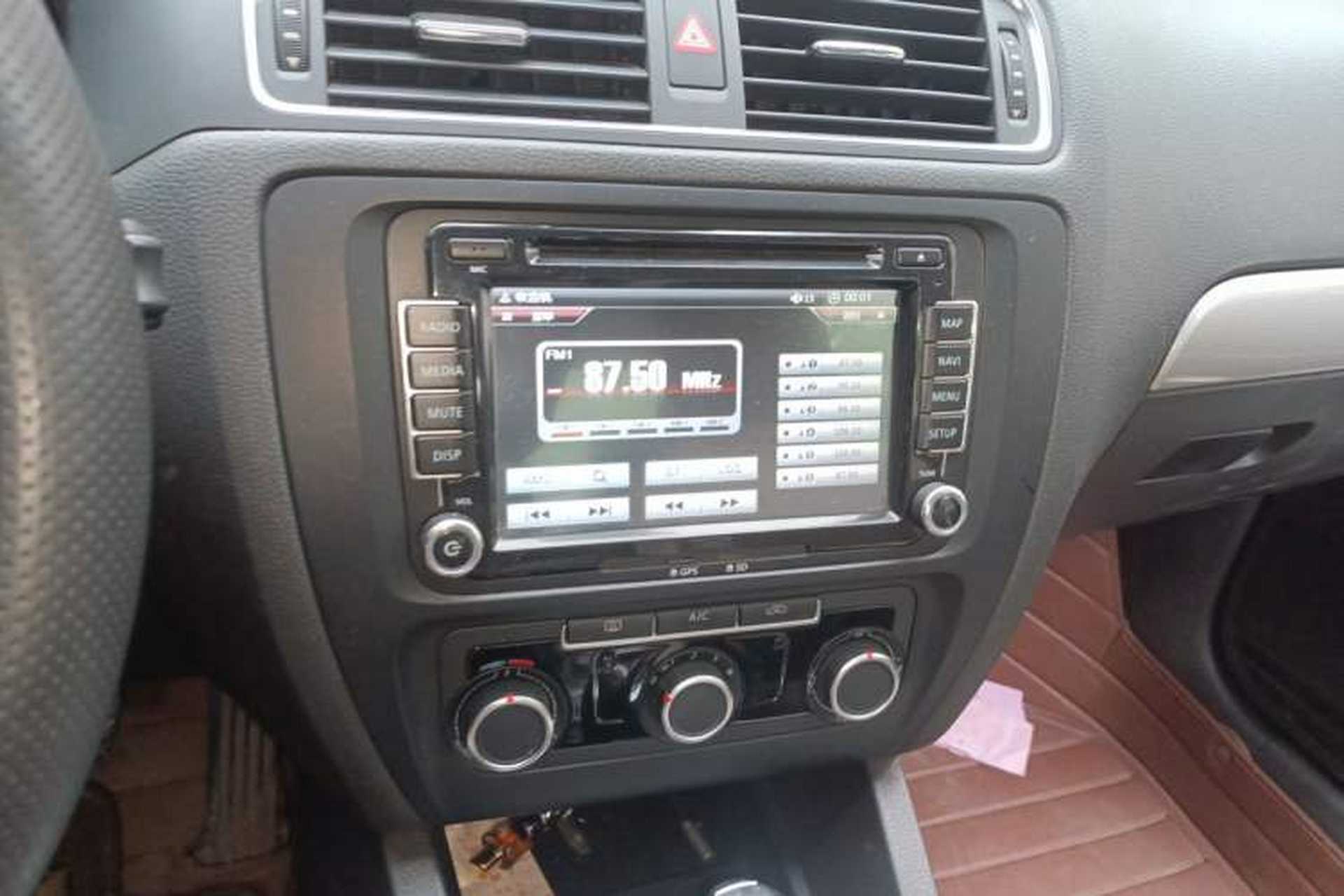 Used Volkswagen Sagitar 2014 1.6L Automatic Comfort Model Audio And AC Panel