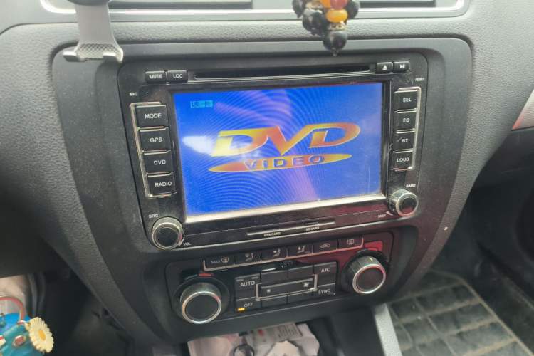 Used Volkswagen Sagitar 2014 Revised Version 1.4TSI Automatic Elite Edition Audio And AC Panel