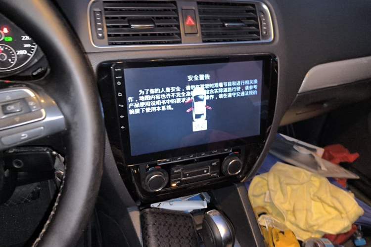 Used Volkswagen Sagitar 2014 Revised Version 1.4TSI Automatic Luxury Edition Audio And AC Panel