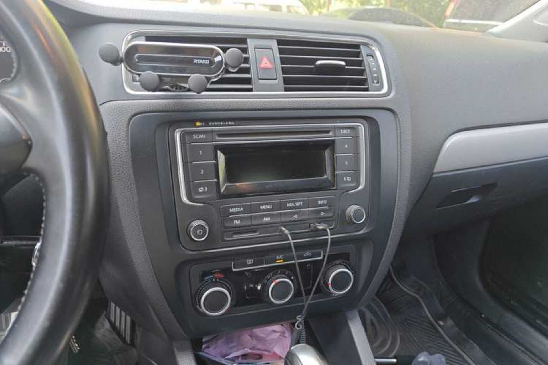 Used Volkswagen Sagitar 2014 Revised Version 1.6L Automatic Comfort Edition Audio And AC Panel