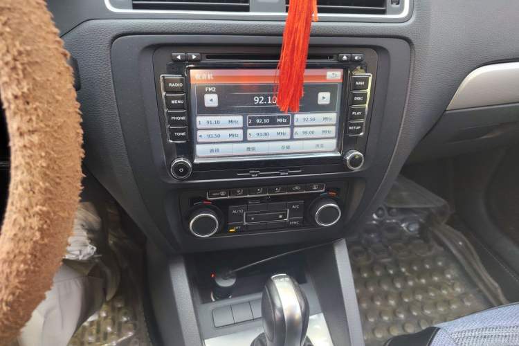 Used Volkswagen Sagitar 2014 Revised Version 1.4TSI Automatic Luxury Edition Audio And AC Panel
