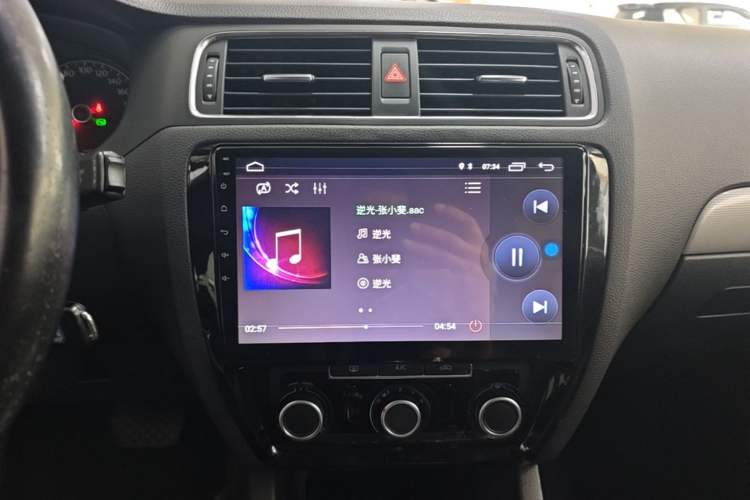 Used Volkswagen Sagitar 2014 Revised Version 1.6L Automatic Comfort Edition Audio And AC Panel