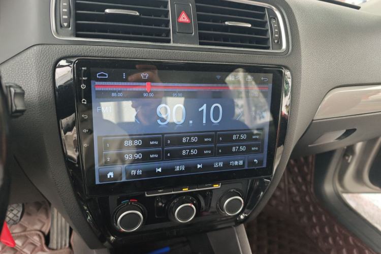 Used Volkswagen Sagitar 2014 Revised Version 1.6L Automatic Comfort Edition Audio And AC Panel