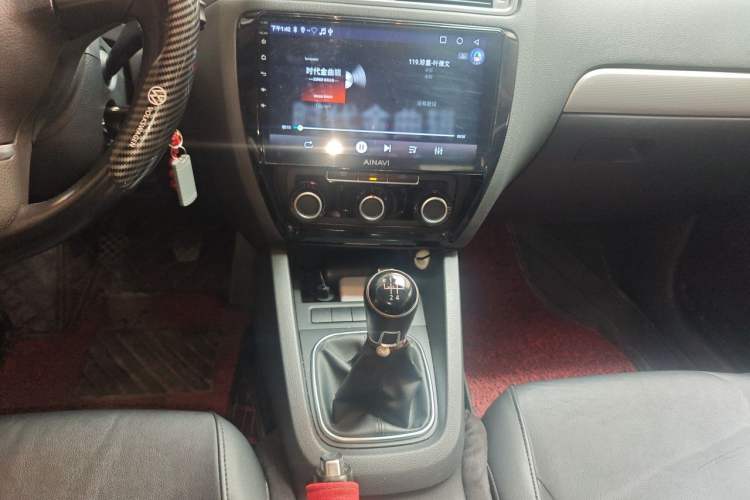 Used Volkswagen Sagitar 2014 Revised Version 1.6L Manual Comfort Edition Audio And AC Panel