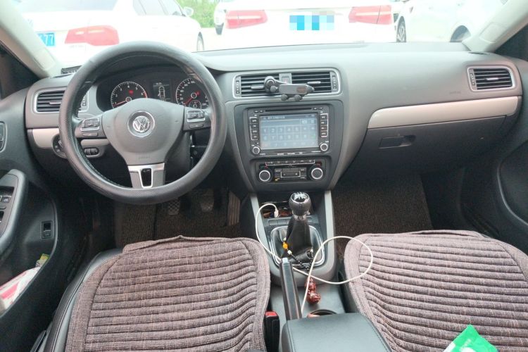 Used Volkswagen Sagitar 2014 Revised Version 1.4TSI Manual Luxury Edition Center Console