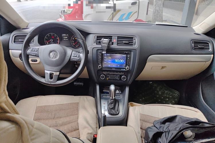 Used Volkswagen Sagitar 2014 Revised Version 1.4TSI Automatic Luxury Edition Center Console