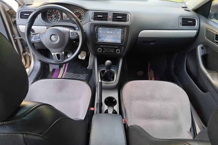 Used Volkswagen Sagitar 2014 Revised Version 1.4TSI Manual Luxury Edition Center Console