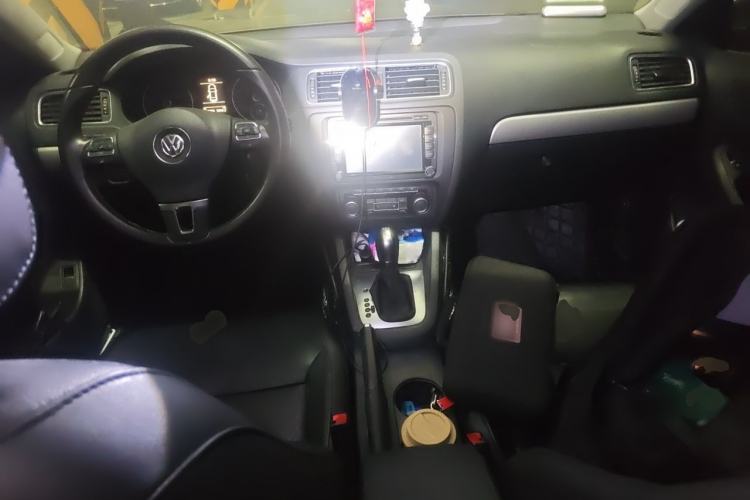 Used Volkswagen Sagitar 2014 Revised Version 1.4TSI Automatic Luxury Edition Center Console