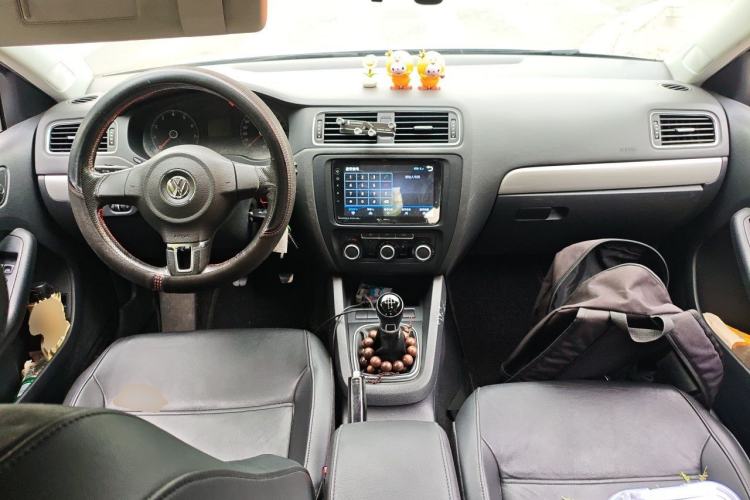 Used Volkswagen Sagitar 2014 Revised Version 1.6L Manual Comfort Edition Center Console