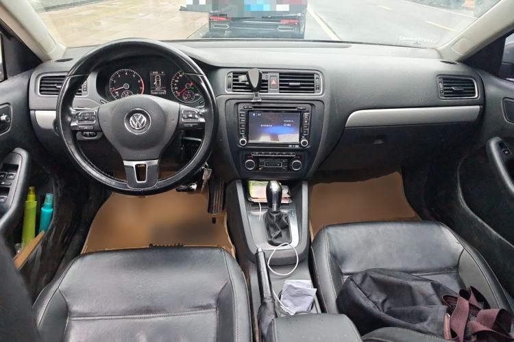 Used Volkswagen Sagitar 2014 Revised Version 1.4TSI Automatic Luxury Edition Center Console