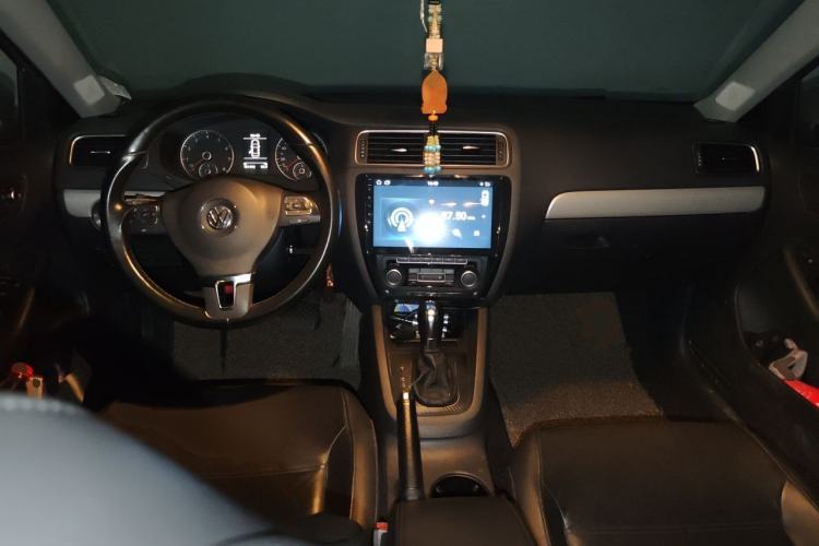 Used Volkswagen Sagitar 2014 Revised Version 1.4TSI Automatic Luxury Edition Center Console