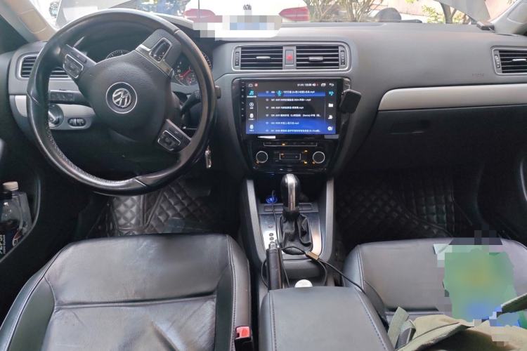Used Volkswagen Sagitar 2014 1.4TSI Automatic Luxury Model Center Console