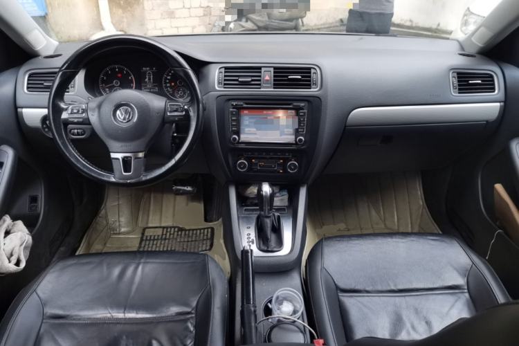 Used Volkswagen Sagitar 2014 1.4TSI Automatic Luxury Model Center Console