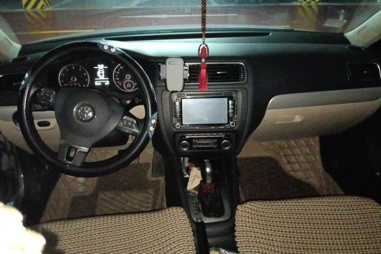 Used Volkswagen Sagitar 2014 1.4TSI Automatic Luxury Model Center Console