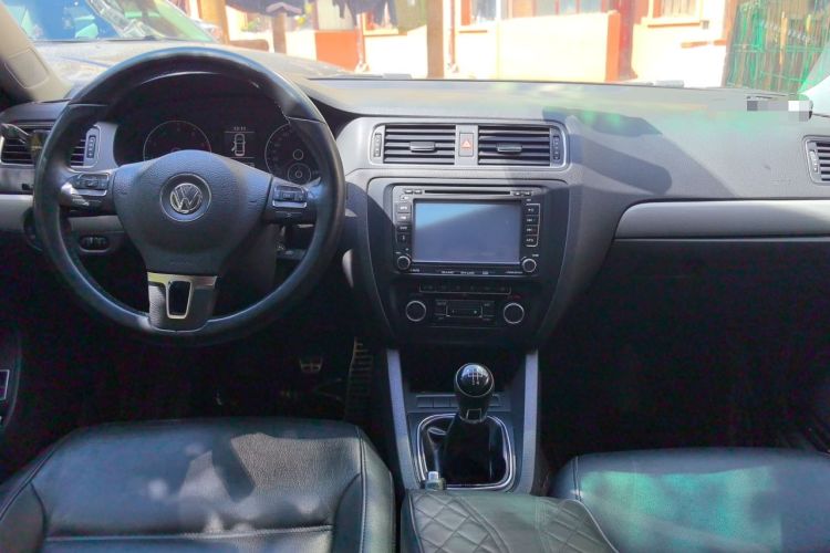 Used Volkswagen Sagitar 2014 Revised Version 1.4TSI Manual Luxury Edition Center Console