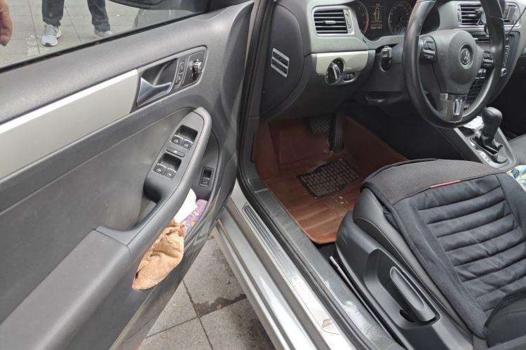 Used Volkswagen Sagitar 2014 1.4TSI Automatic Luxury Model Driver Seat