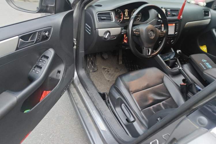 Used Volkswagen Sagitar 2014 Revised Version 1.4TSI Manual Luxury Edition Driver Seat