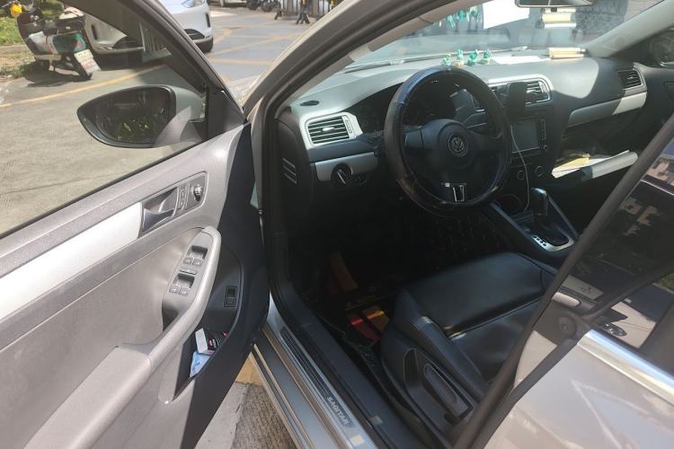 Used Volkswagen Sagitar 2014 Revised Version 1.6L Automatic Comfort Edition Driver Seat