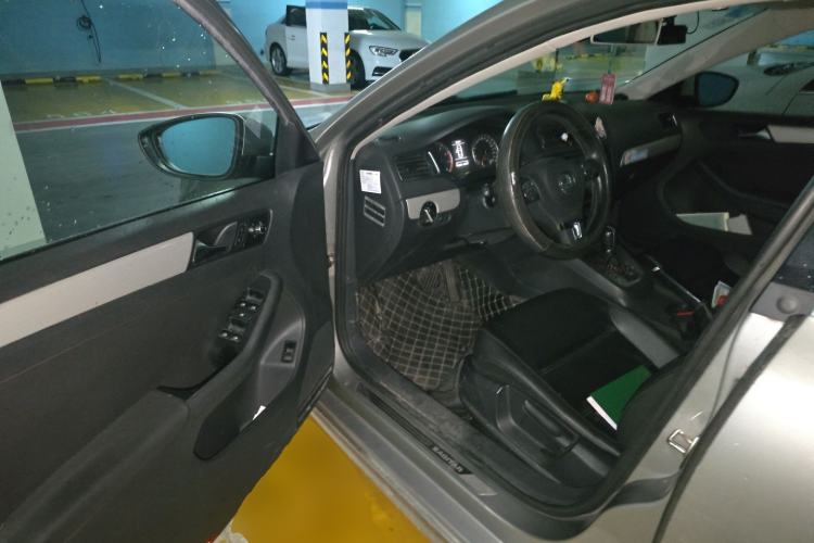 Used Volkswagen Sagitar 2014 1.4TSI Automatic Luxury Model Driver Seat