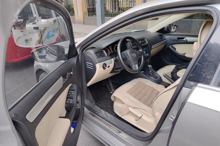 Used Volkswagen Sagitar 2014 Revised Version 1.4TSI Automatic Luxury Edition Driver Seat
