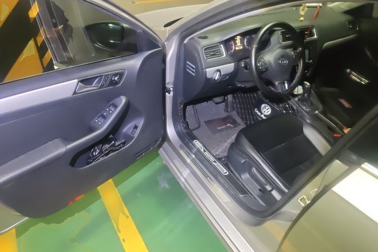 Used Volkswagen Sagitar 2014 Revised Version 1.4TSI Automatic Luxury Edition Driver Seat