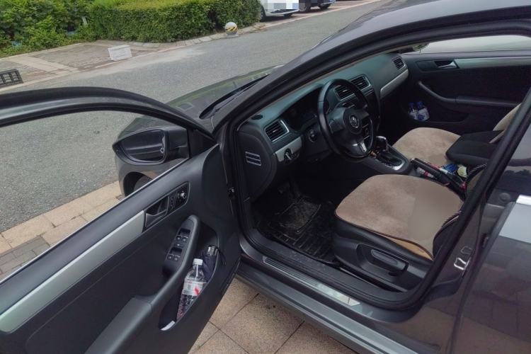 Used Volkswagen Sagitar 2014 Revised Version 1.6L Automatic Comfort Edition Driver Seat