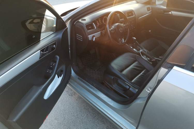 Used Volkswagen Sagitar 2014 1.4TSI Automatic Luxury Model Driver Seat