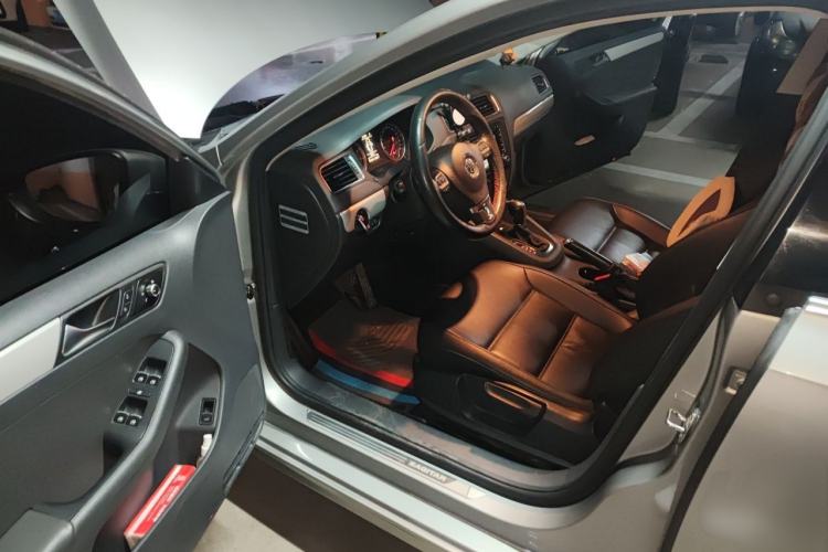 Used Volkswagen Sagitar 2014 Revised Version 1.4TSI Automatic Luxury Edition Driver Seat
