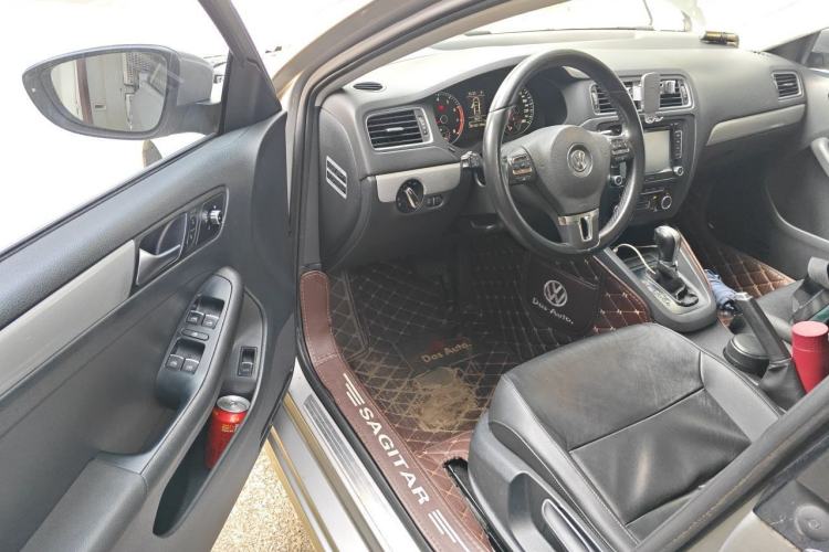 Used Volkswagen Sagitar 2014 Revised Version 1.4TSI Automatic Luxury Edition Driver Seat
