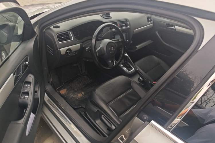 Used Volkswagen Sagitar 2014 Revised Version 1.6L Automatic Comfort Edition Driver Seat
