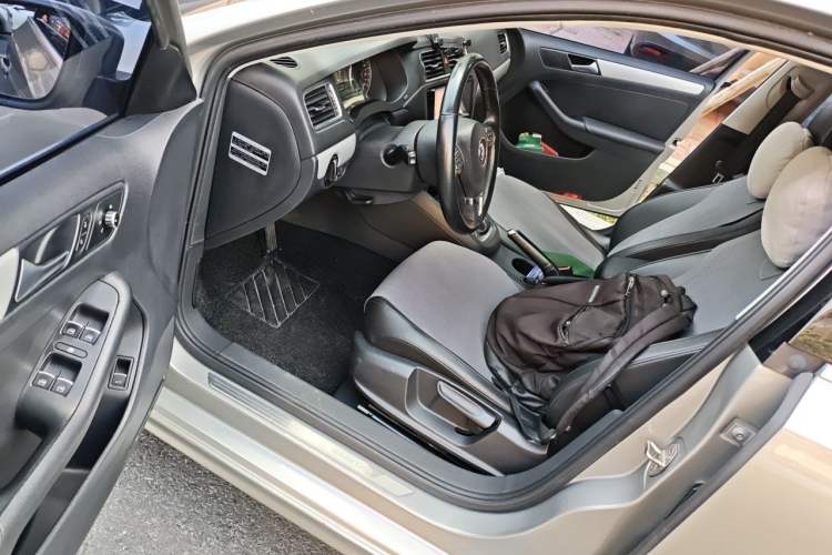 Used Volkswagen Sagitar 2014 Revised Version 1.4TSI Automatic Luxury Edition Driver Seat
