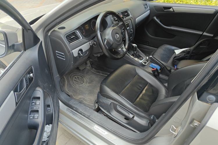 Used Volkswagen Sagitar 2014 Revised Version 1.6L Automatic Comfort Edition Driver Seat