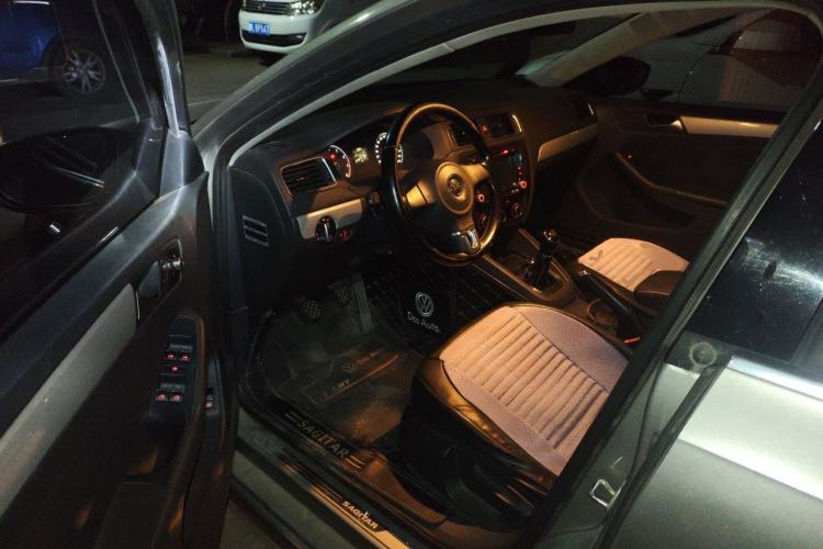 Used Volkswagen Sagitar 2014 1.6L Manual Comfort Model Driver Seat