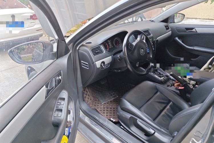 Used Volkswagen Sagitar 2014 1.4TSI Automatic Luxury Model Driver Seat