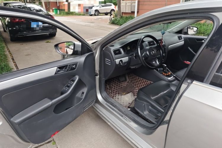 Used Volkswagen Sagitar 2014 Revised Version 1.6L Automatic Comfort Edition Driver Seat