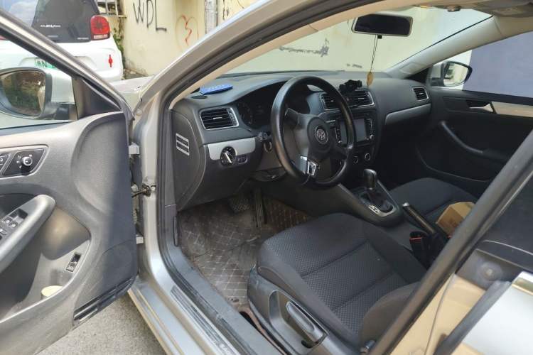 Used Volkswagen Sagitar 2014 Revised Version 1.6L Automatic Leading Edition Driver Seat