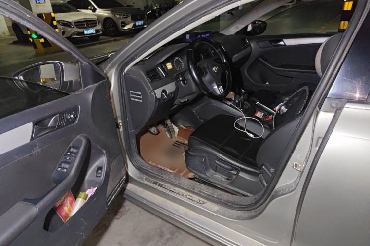 Used Volkswagen Sagitar 2014 Revised Version 1.6L Manual Comfort Edition Driver Seat