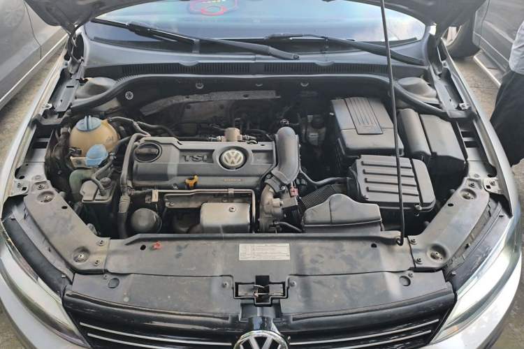 Used Volkswagen Sagitar 2014 1.4TSI Automatic Luxury Model Engine Bay