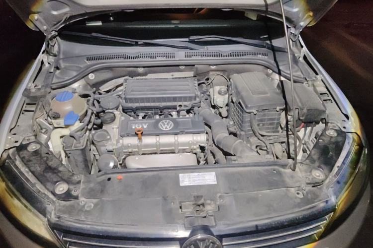 Used Volkswagen Sagitar 2014 1.6L Automatic Comfort Model Engine Bay