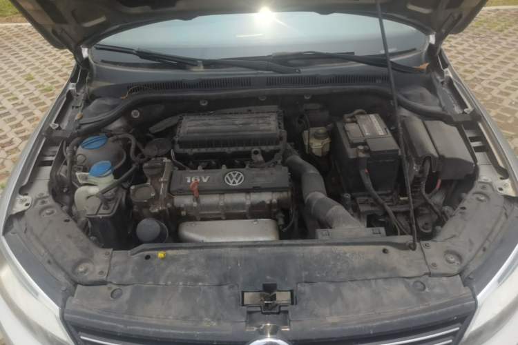 Used Volkswagen Sagitar 2014 Revised Version 1.6L Manual Comfort Edition Engine Bay