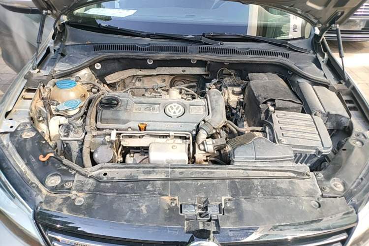 Used Volkswagen Sagitar 2014 1.4TSI BlueMotion Edition Engine Bay