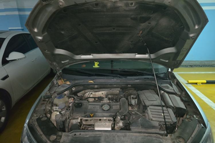 Used Volkswagen Sagitar 2014 1.4TSI Automatic Luxury Model Engine Bay