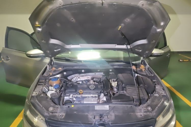 Used Volkswagen Sagitar 2014 Revised Version 1.4TSI Automatic Luxury Edition Engine Bay