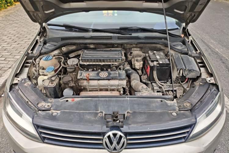 Used Volkswagen Sagitar 2014 Revised Version 1.6L Manual Comfort Edition Engine Bay
